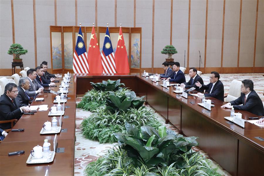 Premiê chinês reúne-se com seu colega malaio