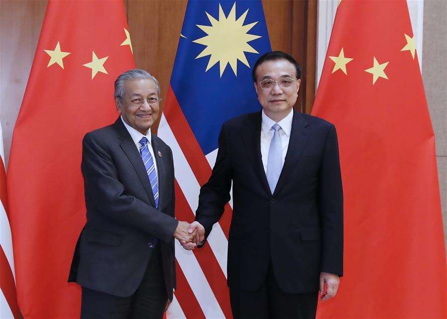 Premiê chinês reúne-se com seu colega malaio