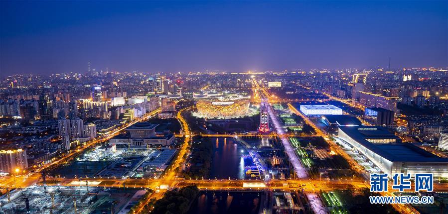 Beijing realiza show de iluminação para celebrar o fórum do Cinturão e Rota