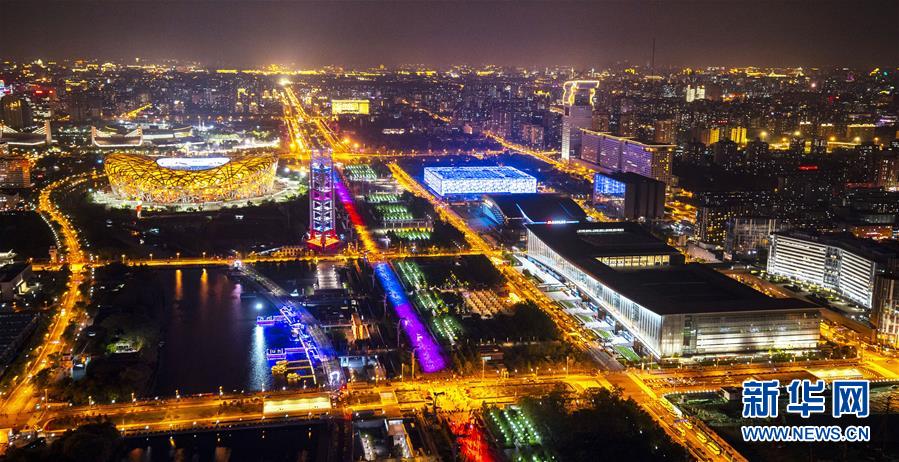 Beijing realiza show de iluminação para celebrar o fórum do Cinturão e Rota