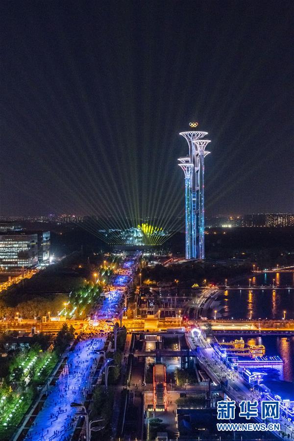 Beijing realiza show de iluminação para celebrar o fórum do Cinturão e Rota