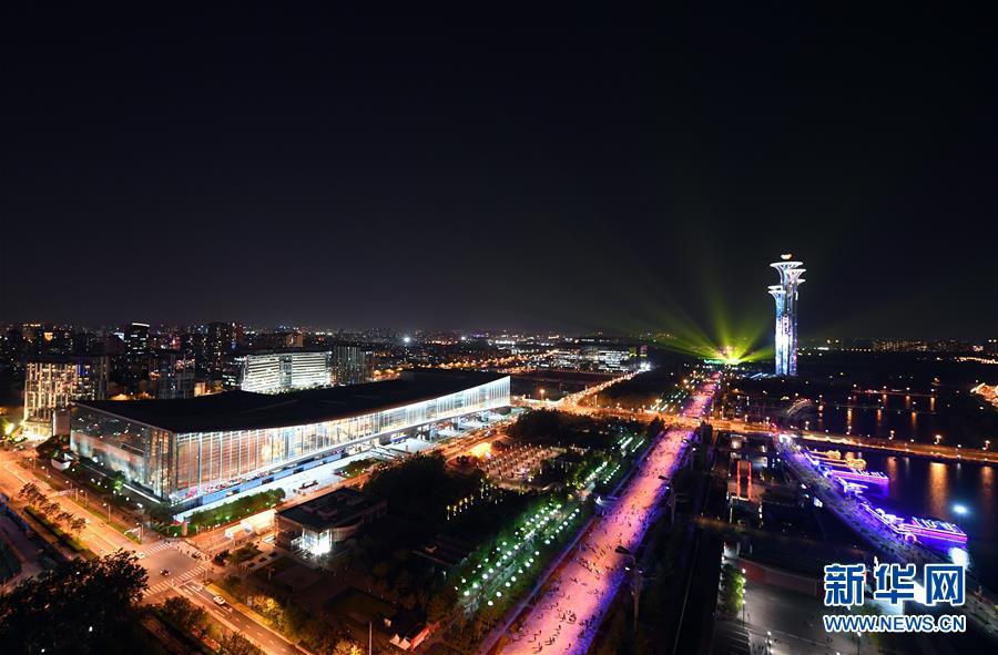 Beijing realiza show de iluminação para celebrar o fórum do Cinturão e Rota