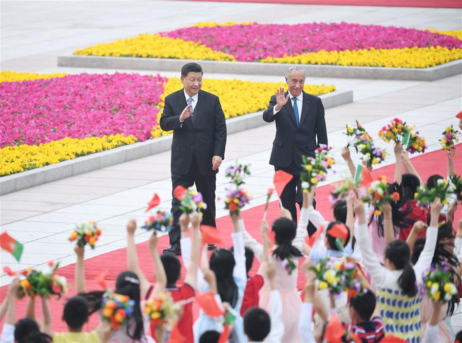 Xi Jinping recebe presidente de Portugal