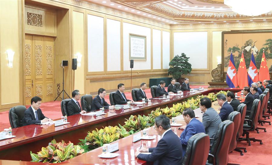 Xi reúne-se com premiê cambojano