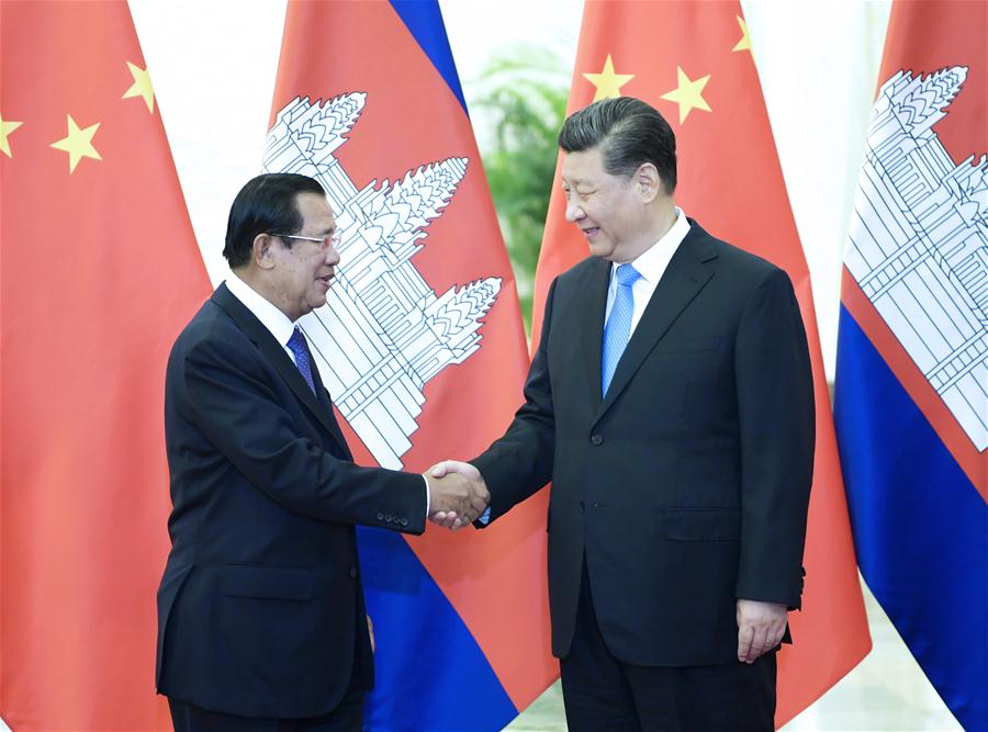 Xi reúne-se com premiê cambojano