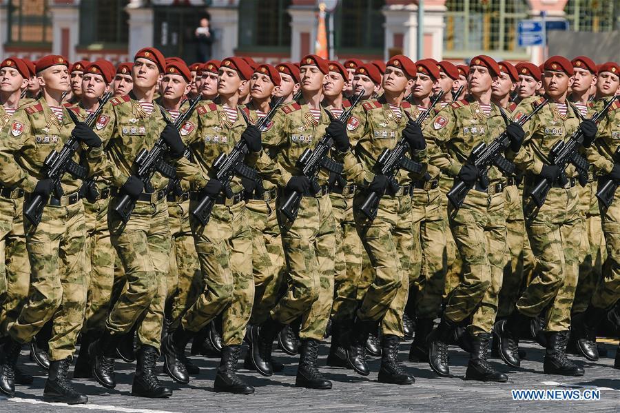 Galeria:A Rússia realiza um ensaio do desfile do Dia da Vitória na Praça Vermelha