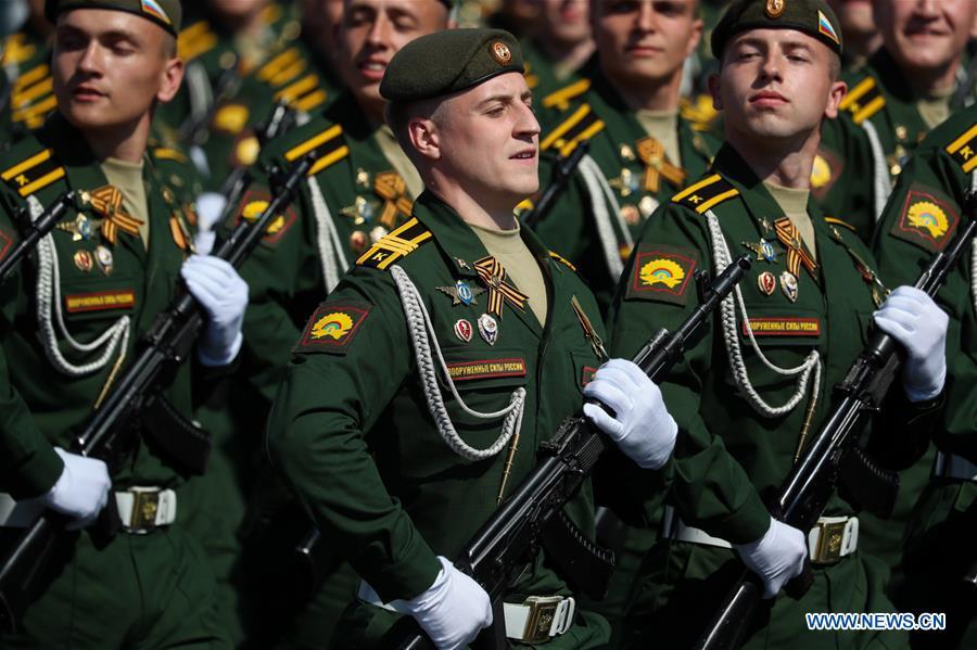 Galeria:A Rússia realiza um ensaio do desfile do Dia da Vitória na Praça Vermelha
