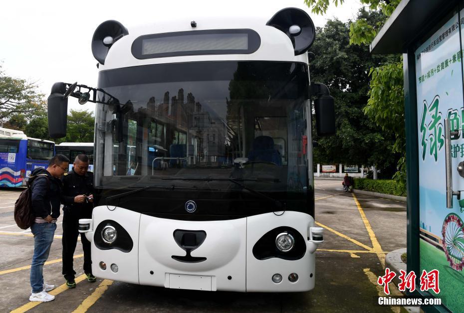 Insólito: “Ônibus Panda” atrai atenções nas ruas de Fuzhou