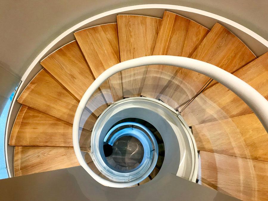 Decorador de interiores chinês captura fotos da beleza de escadas em espiral