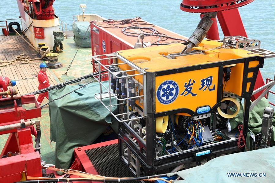 Navio de pesquisa chinês parte para montes submarinos em Fossa das Marianas