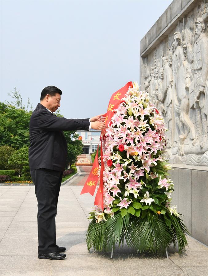 Xi visita memorial da Longa Marcha