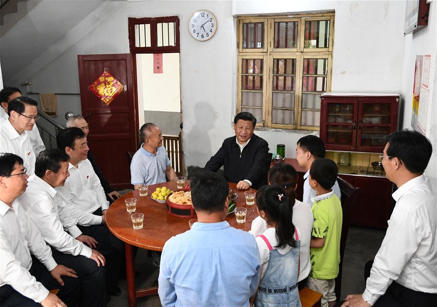 Xi visita aldeia da antiga base revolucionária