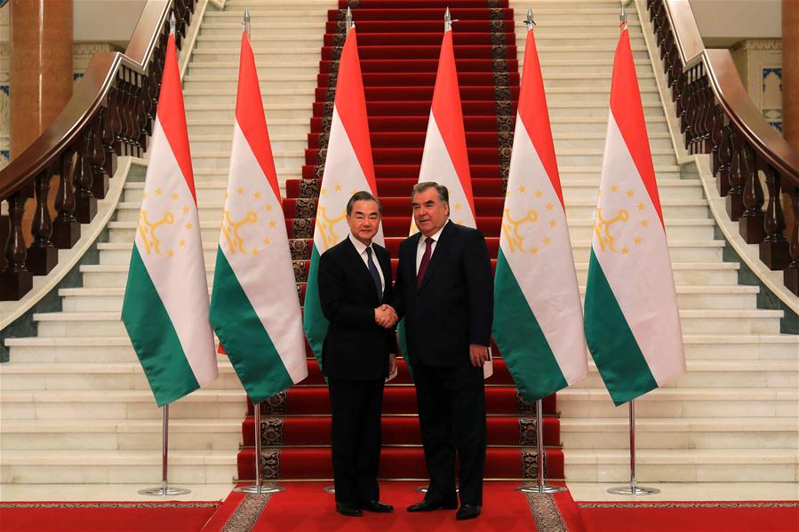 China e Tadjiquistão devem construir em conjunto comunidade com futuro compartilhado para humanidade, diz chanceler chinês