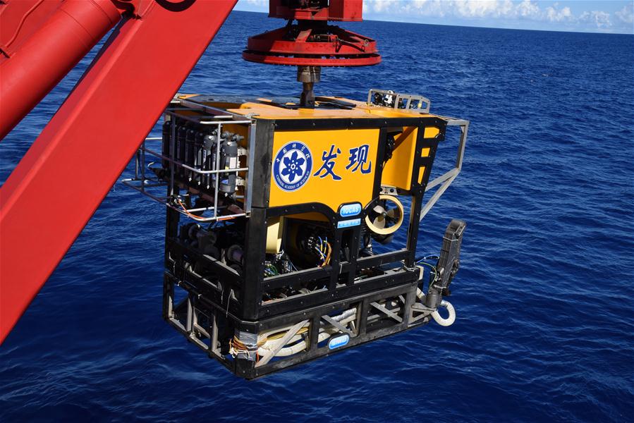Navio de pesquisa chinês explora montanhas submarinas da Fossa das Marianas