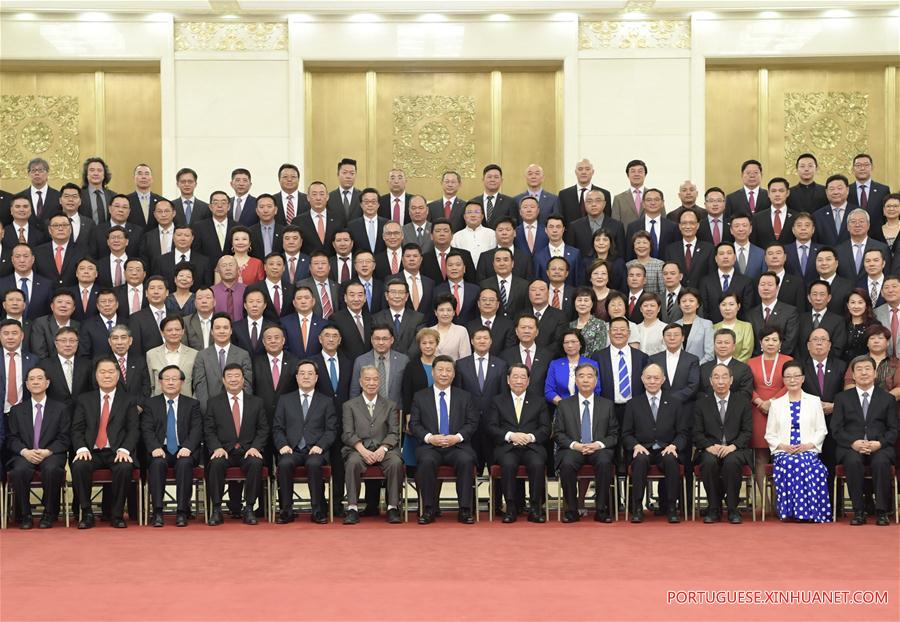 Xi se reúne com representantes de chineses no exterior
