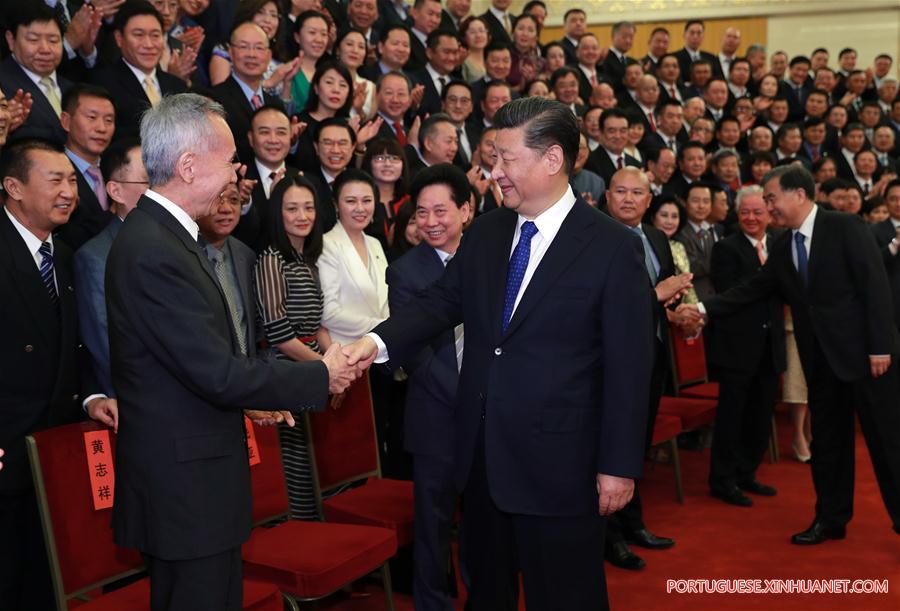 Xi se reúne com representantes de chineses no exterior