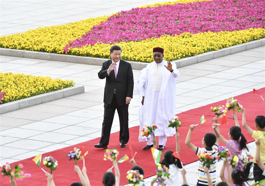Xi Jinping recebe presidente nigeriano e promete promover relações