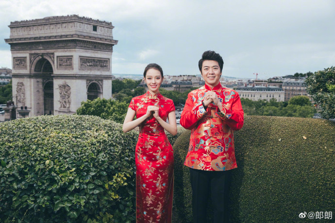 Pianista chinês Lang Lang divulga fotografias em trajes de casamento