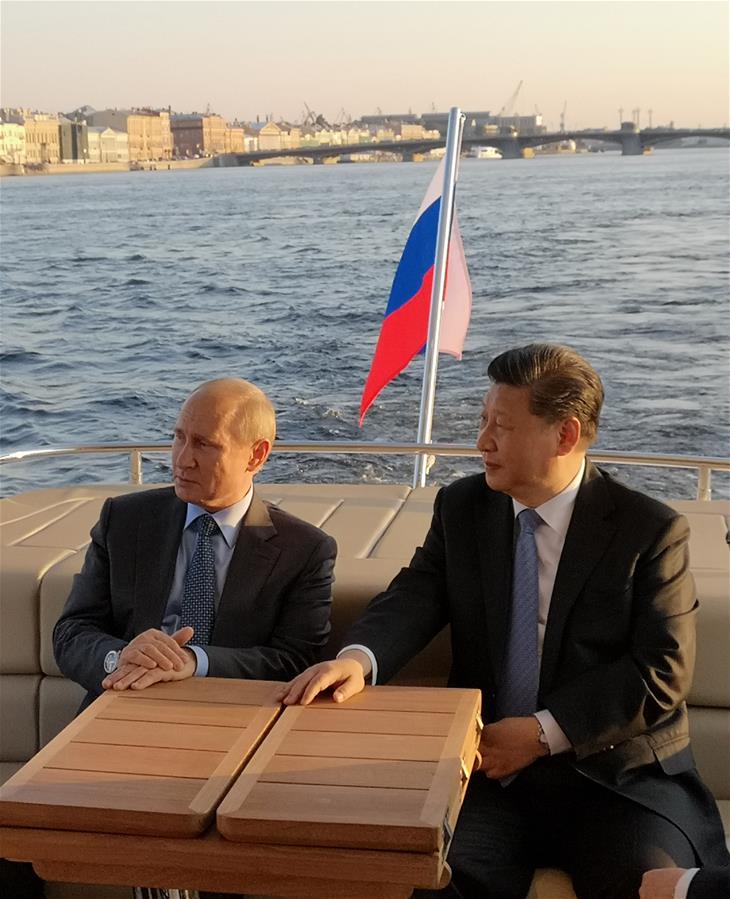 Xi e Putin se reúnem em São Petersburgo