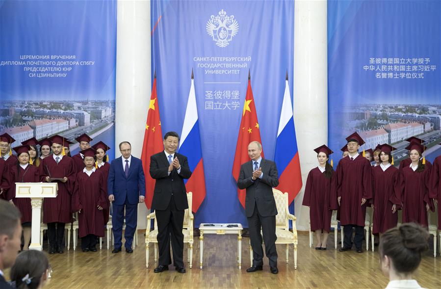 Presidente chinês recebe título de doutor honoris causa pela Universidade de São Petersburgo