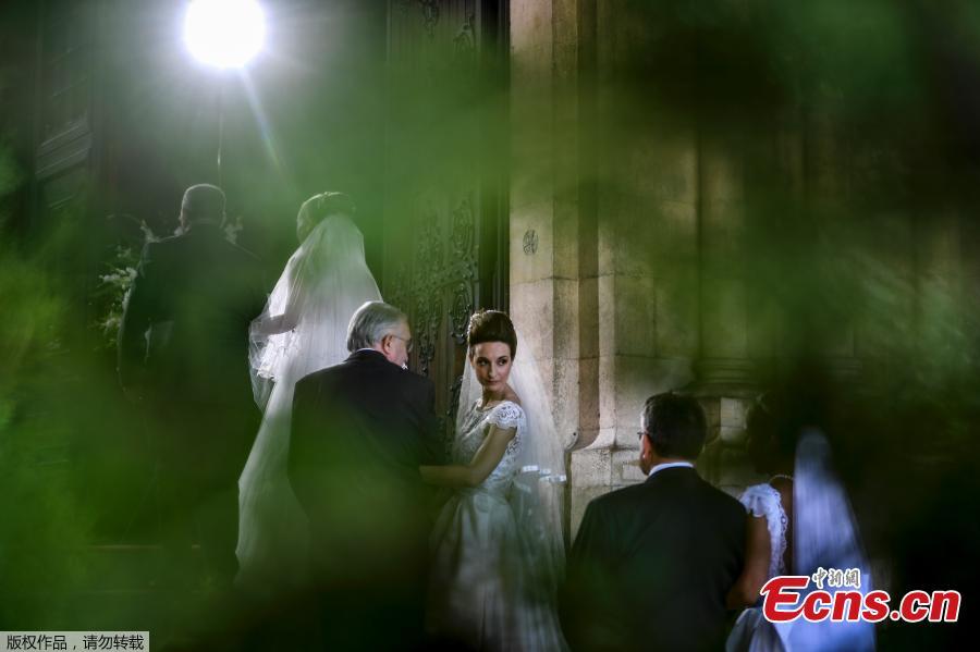 Lisboa: Noivos dão o nó nos casamentos de Santo António