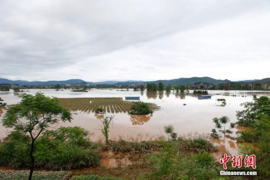Chuva torrencial causa 88 mortes no sul da China