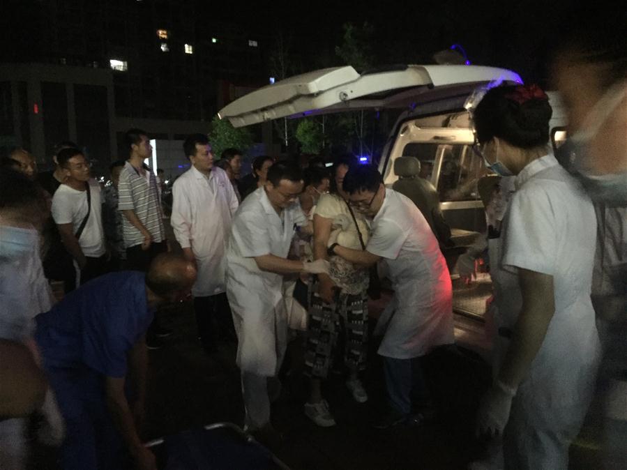 11 mortos e 122 feridos no terremoto de Sichuan