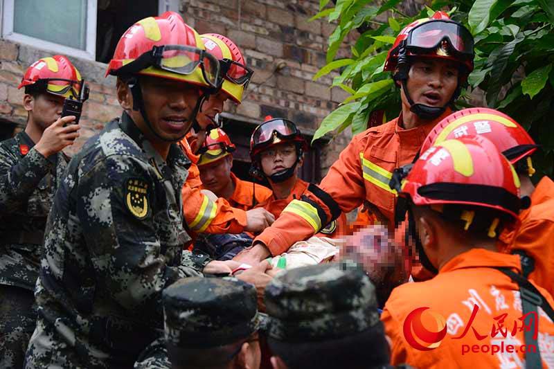 Polícia Armada do Povo Chinês realizam resgate rápido e eficiente