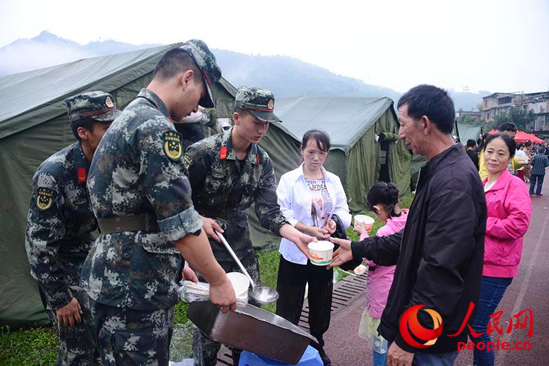 Polícia Armada do Povo Chinês realizam resgate rápido e eficiente