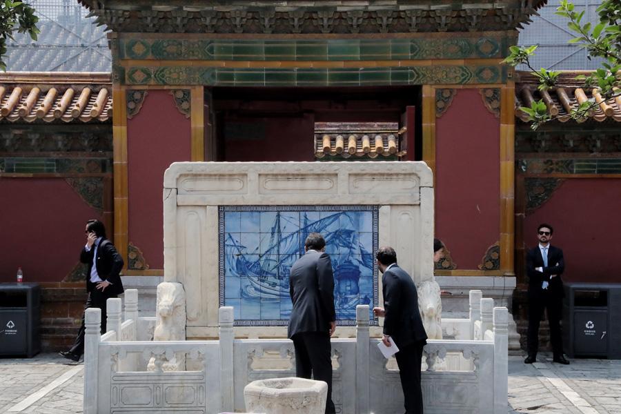 Cidade Proibida é enfeitada com azulejos nas comemorações de 40 anos de relações sino-portuguesas