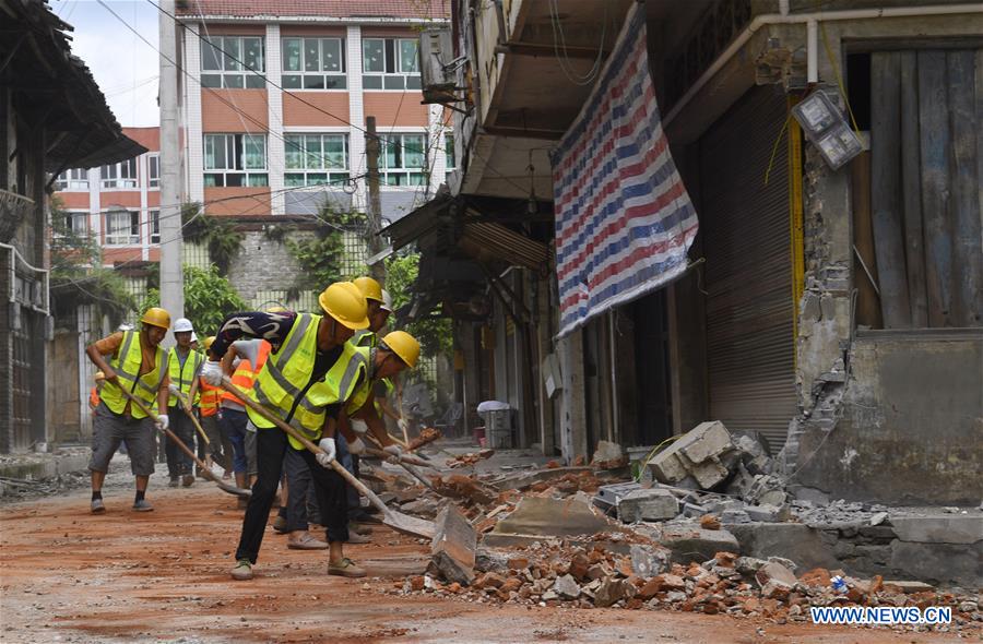 Terremoto de Sichuan: operações de salvamento continuam, 13 mortes contabilizadas