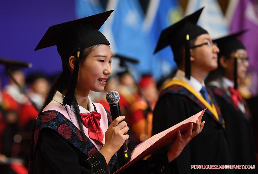 Cerimônias de graduação universitária realizadas em toda a China