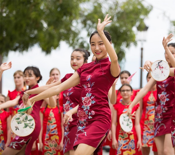 Galeria: Vestido tradicional chinês torna-se moda global