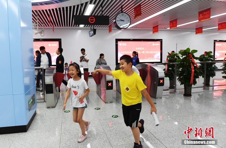 China começa a testar primeira linha de metrô que atravessa Rio Amarelo