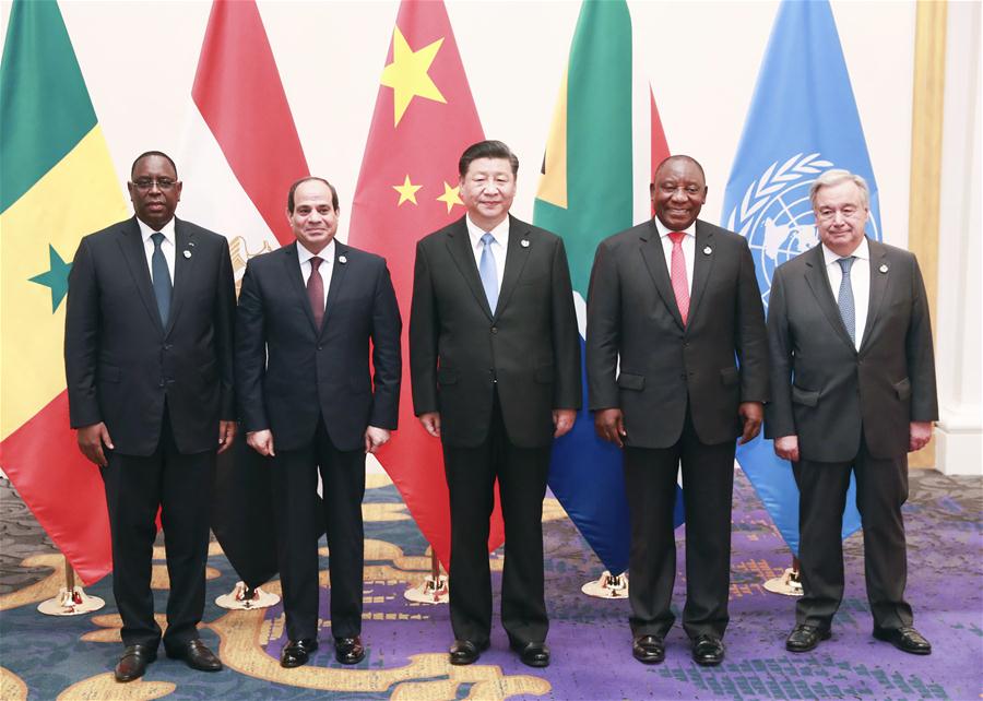 Xi apresenta proposta de 3 pontos sobre desenvolvimento de relações China-África