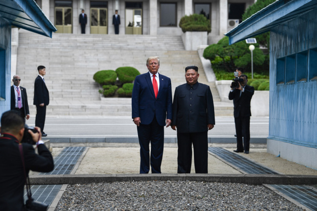 RPDC apelida de “histórico” o encontro entre Kim e Trump, diálogo deverá voltar aos trilhos