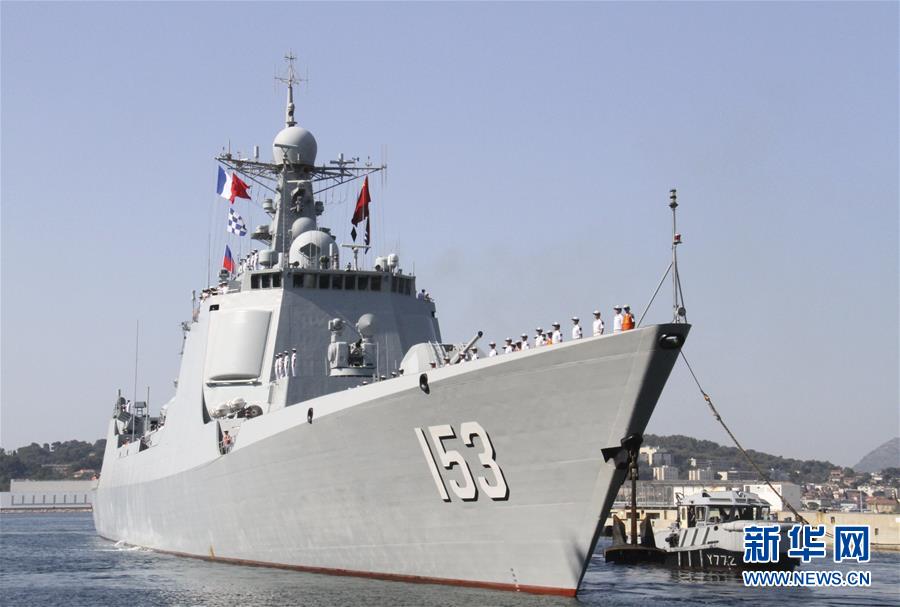 Navio de guerra da marinha chinesa visita Toulon, França