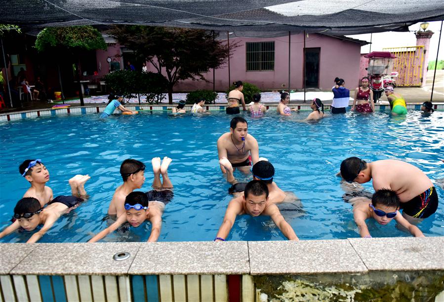 Estudantes chineses aproveitam suas férias de verão