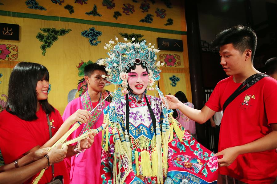 Adolescentes chineses no exterior buscam suas origens culturais em Jiangsu