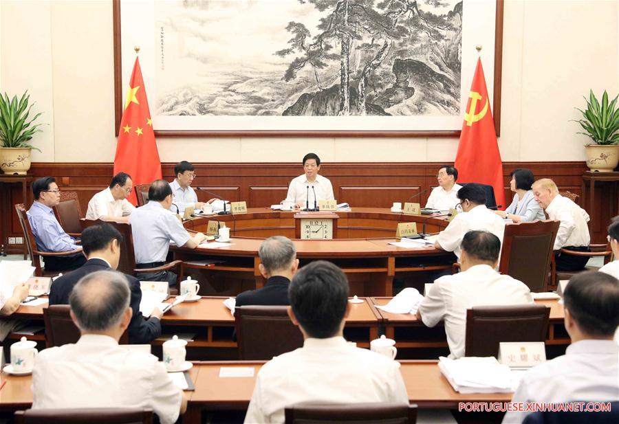 Legisladores estudam missão histórica do PCCh na nova era