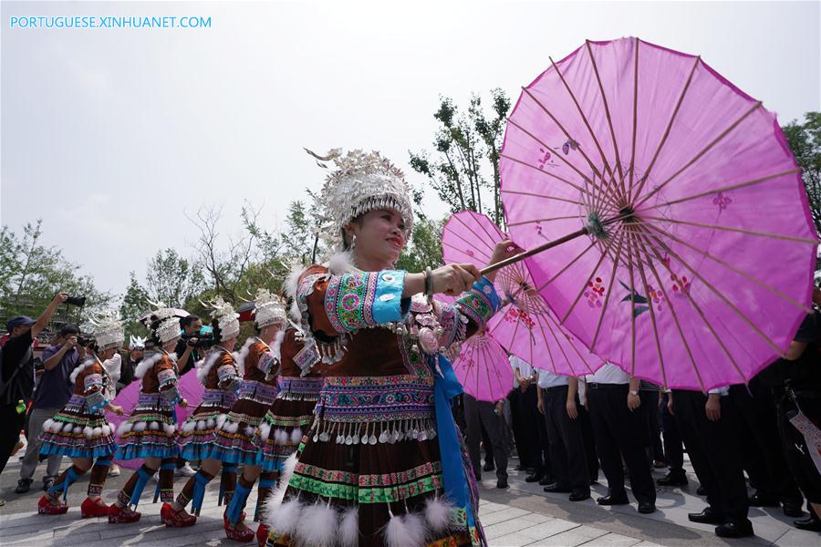 Pessoas do grupo étnico Yi marcam Festival Hualian (