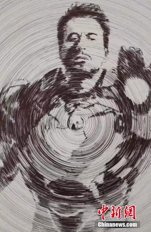 Artista chinês desenha Tony Stark com 3000 rotações de um compasso