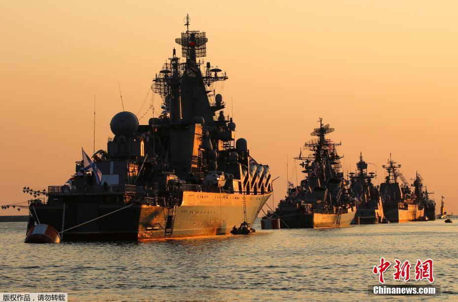 Rússia detém a celebração do dia da marinha com desfile naval