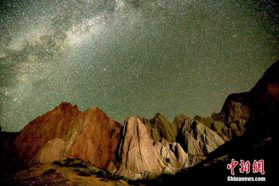 Galeria: panorama noturno do Parque Geológico de Gansu