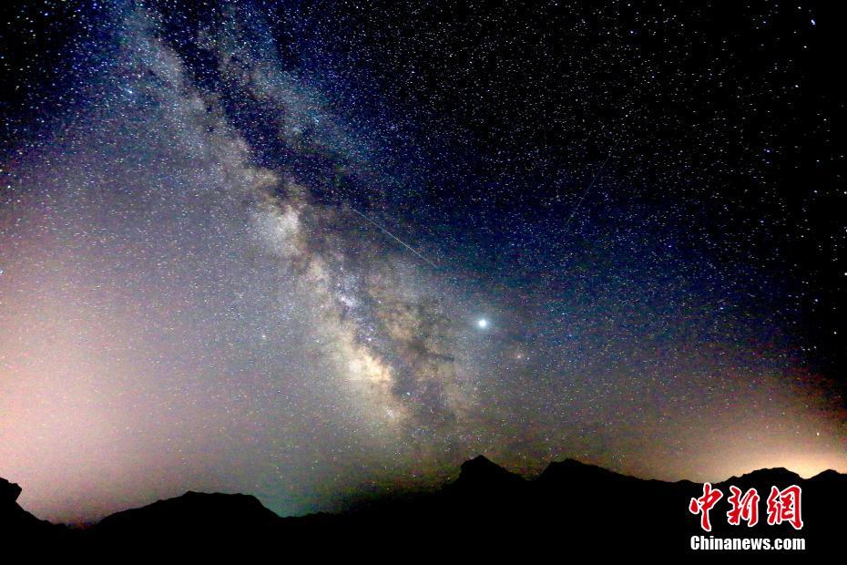 Galeria: panorama noturno do Parque Geológico de Gansu