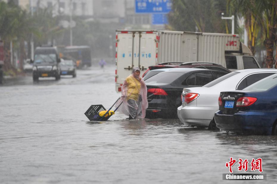 Serviços de balsa suspensos no Estreito de Qiongzhou devido ao tufão iminente