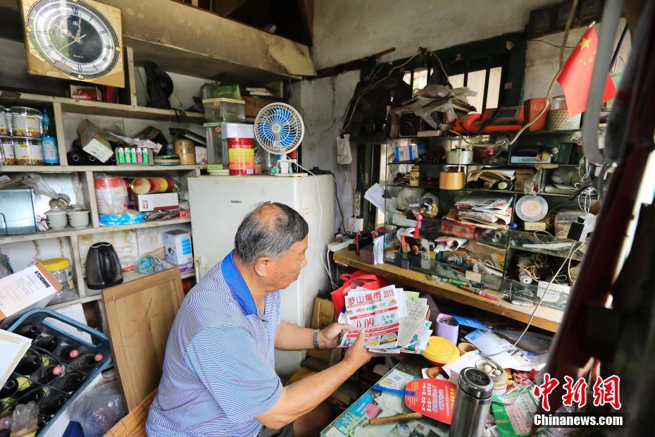 Shanghai: idoso chinês guarda última cabine telefônica por 25 anos