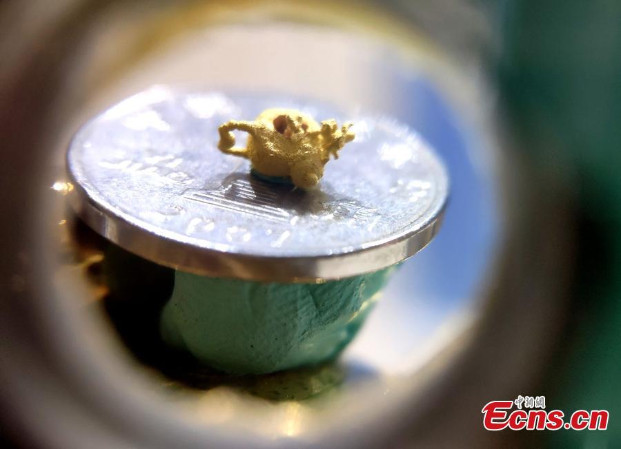 Miniatura de rato dourado mais pequena do mundo em exibição em Fuzhou