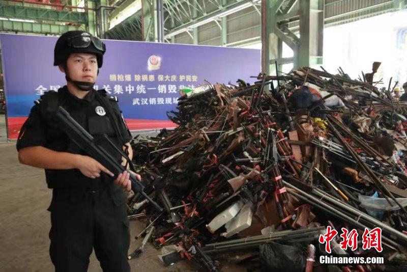 China: destruição simultânea de armas e explosivos ilegais em 154 cidades