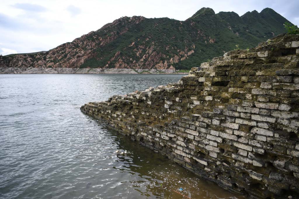 SecÃ§Ã£o subaquÃ¡tica da Grande Muralha Ming reemerge das profundezas